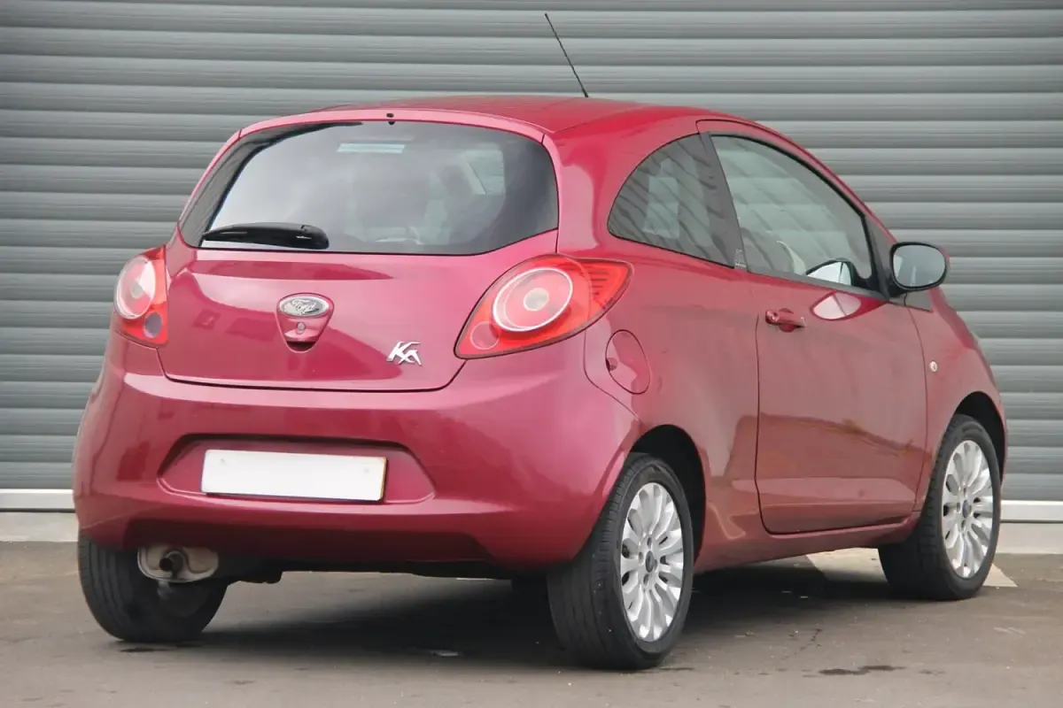 Usado Ford Ka Zetec 69 CV (50 kW) 2013 Rojo Utilitario