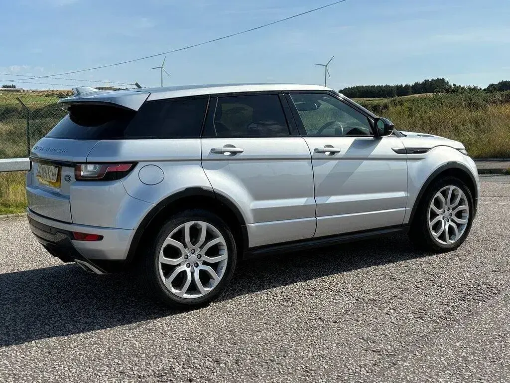 Used Land Rover Range Rover evoque HSE Dynamic 180 HP (132 kW) 2018 Silver SUV