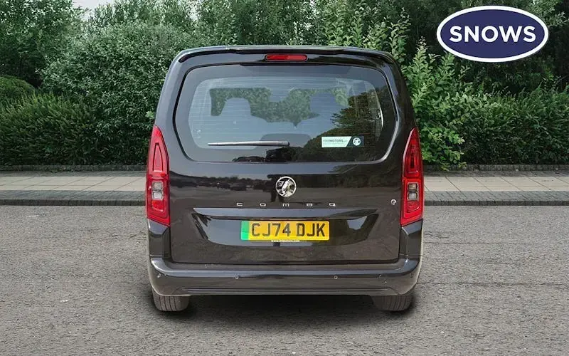 Used Vauxhall Combo Design Edition 100 kW (136 HP) 2026 MPV