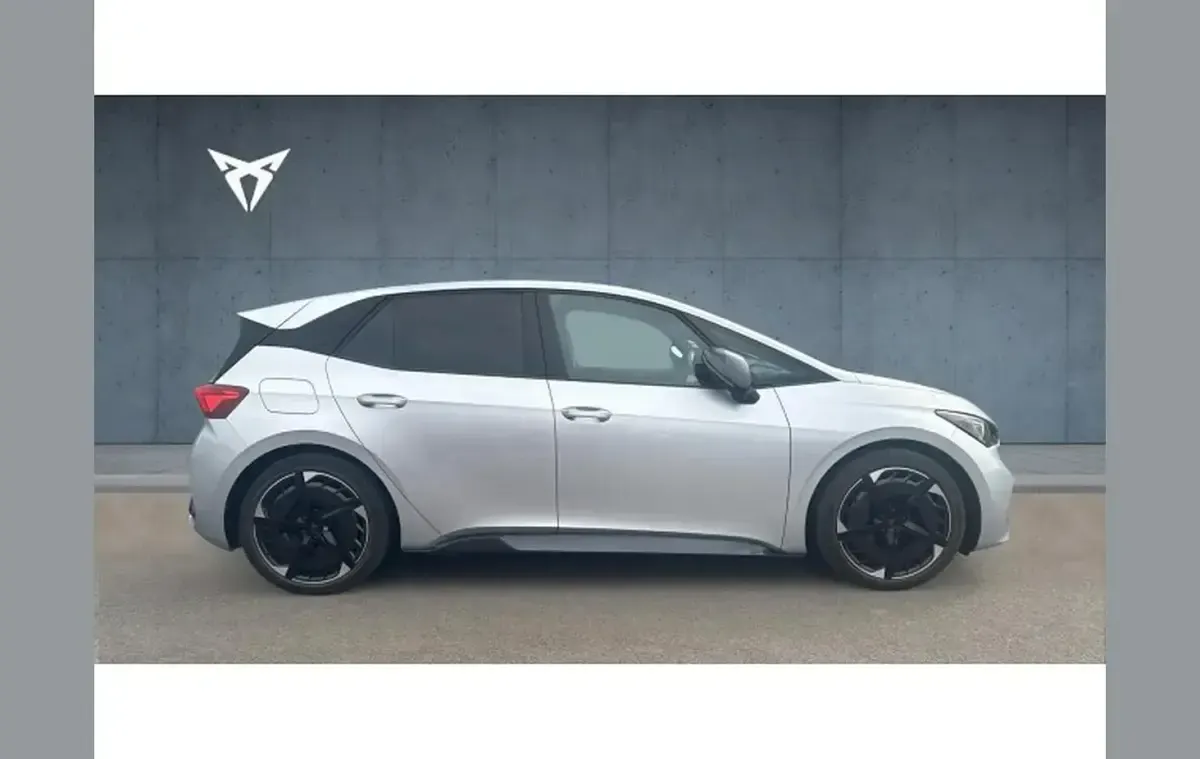 Begagnad Cupra Born e-Boost 169 kW (230 HK) 2023 Silver Halvkombi