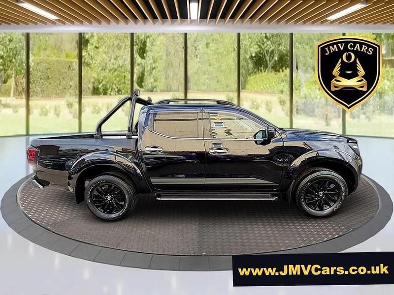 Used Nissan Navara Tekna 190 HP (139 kW) 2017 Black Pickup