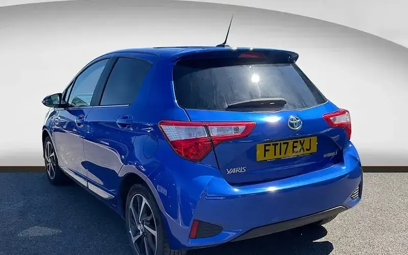 Second-hand Toyota Yaris Hybrid 101 CP (74 kW) 2020 Hatchback