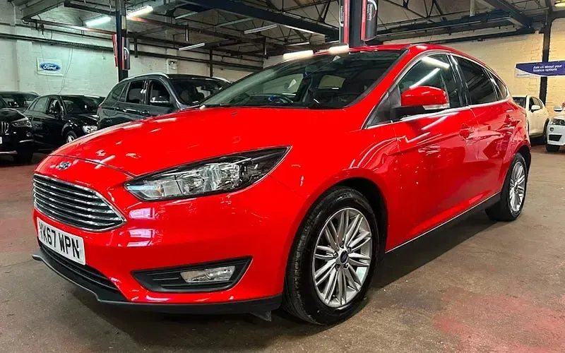 Used Ford Focus Zetec 120 HP (88 kW) 2017 Red Hatchback