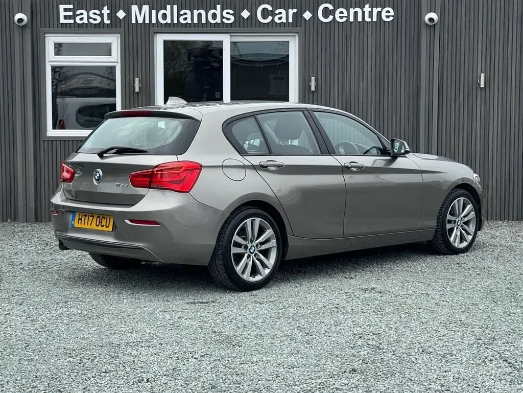 Używany BMW 118 Sport Line 150 KM (110 kW) 2017 Srebrny Hatchback