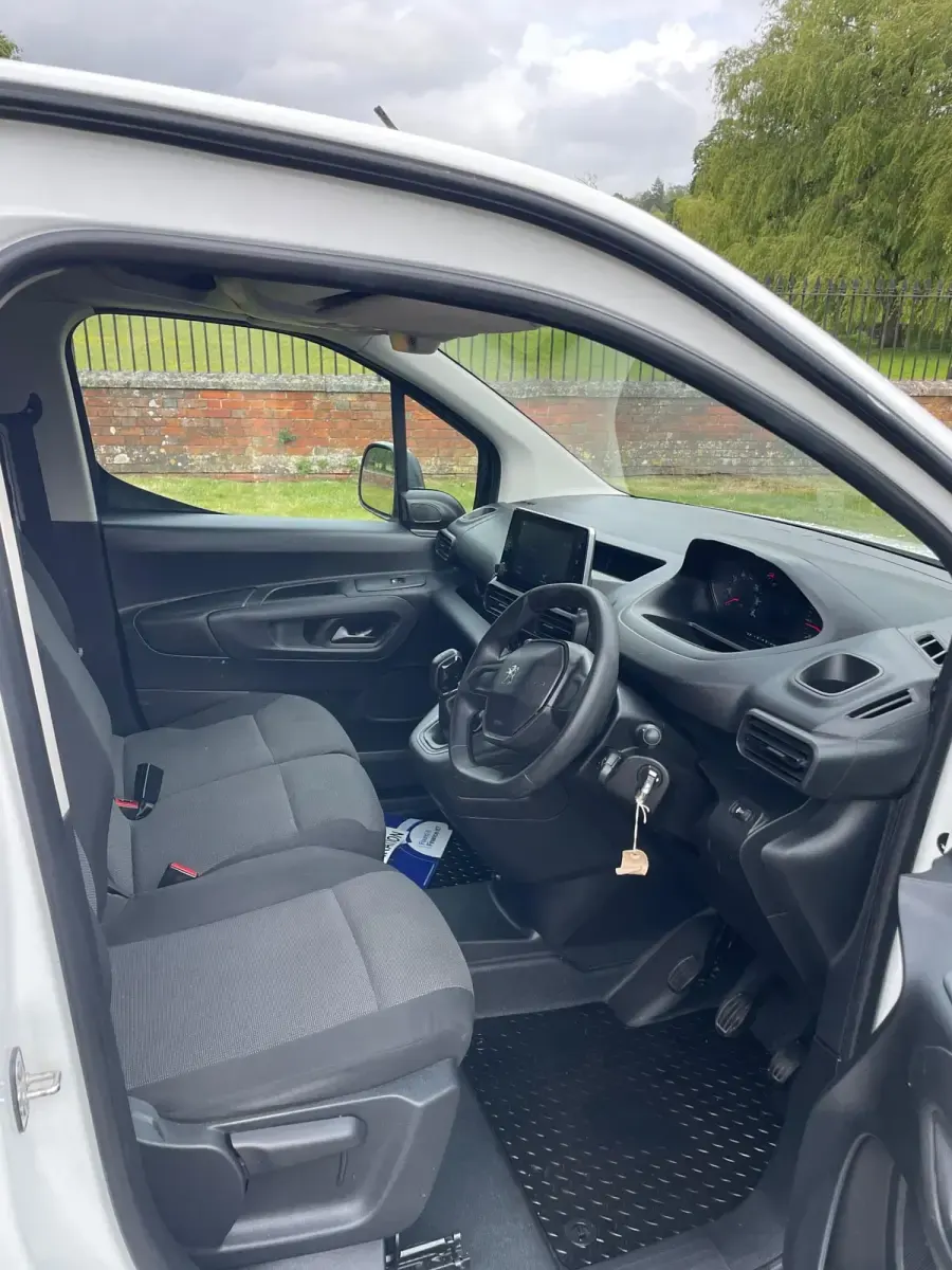 Usado Peugeot Partner 131 HP (96 kW) 2020 Branco Monovolume