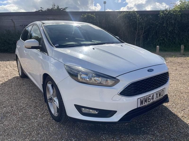 Used Ford Focus Zetec 115 HP (84 kW) 2015 White Hatchback
