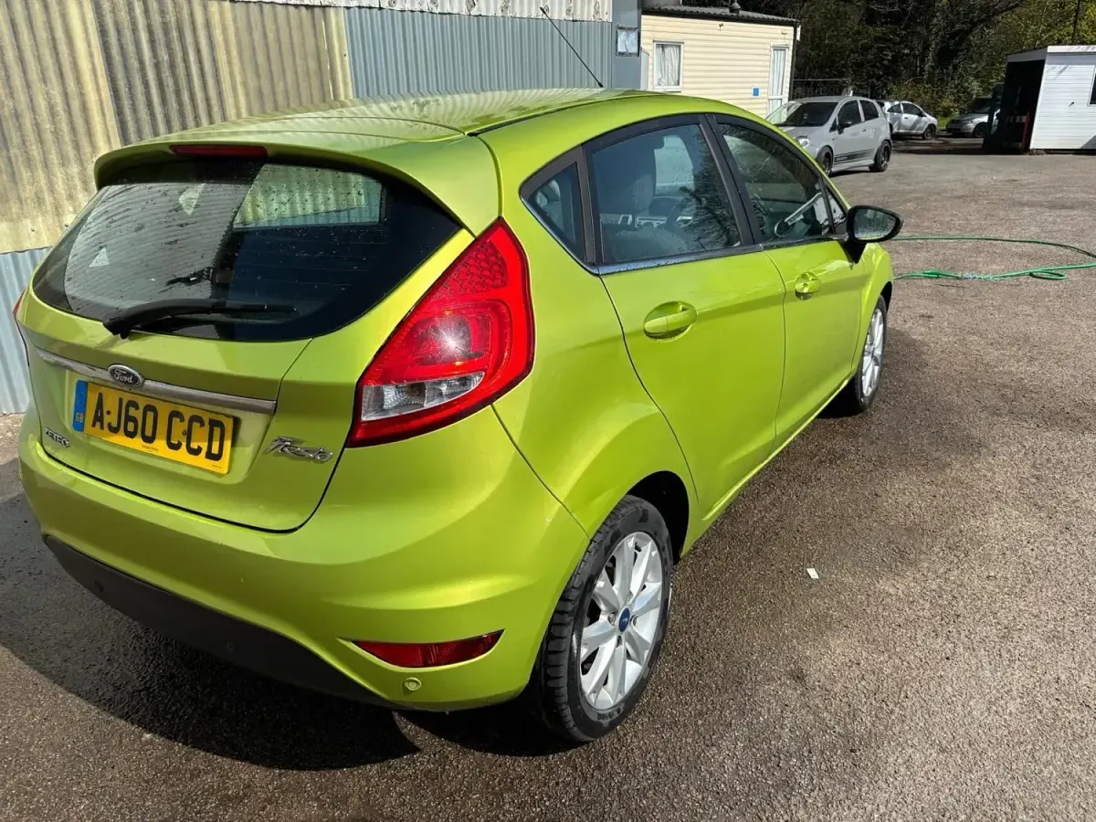 Second-hand Ford Fiesta Zetec 2010 Verde Hatchback