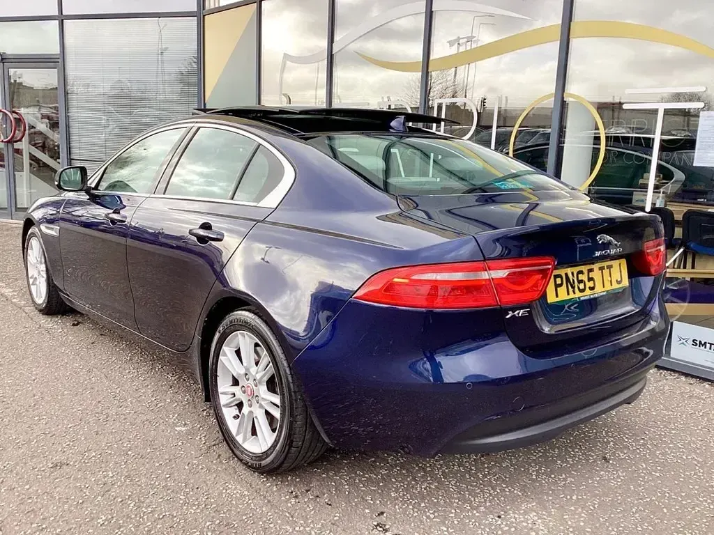 Gebraucht Jaguar XE Prestige 200 PS (147 kW) 2015 Blau Limousine