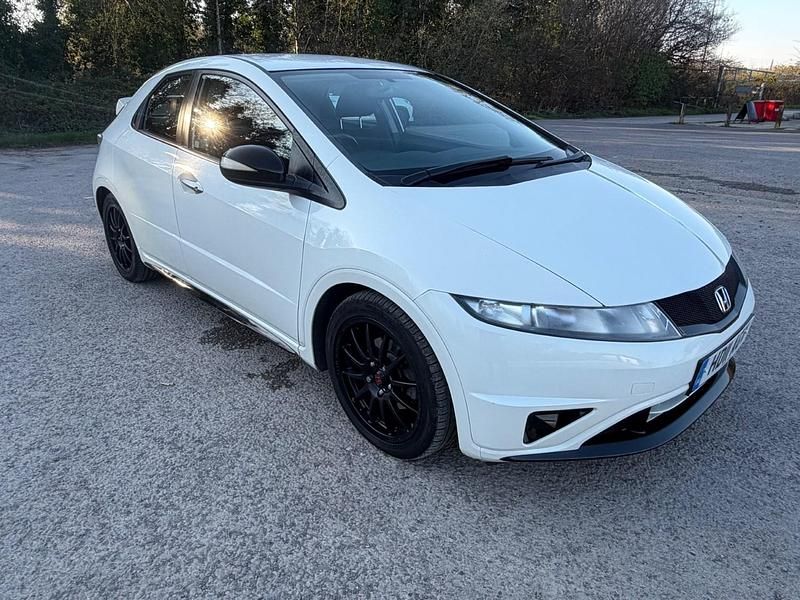 Begagnad Honda Civic 138 HK (101 kW) 2011 Vit Halvkombi