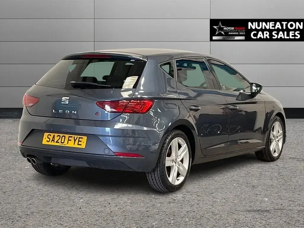 Begagnad Seat Leon FR 130 HK (95 kW) 2020 Grå Halvkombi