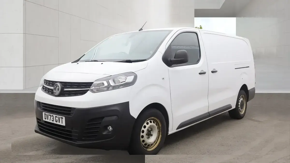 Used Vauxhall Vivaro 145 HP (106 kW) 2023 White MPV