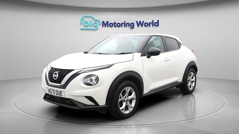 Used Nissan Juke N-Connecta 114 HP (83 kW) 2022 White SUV