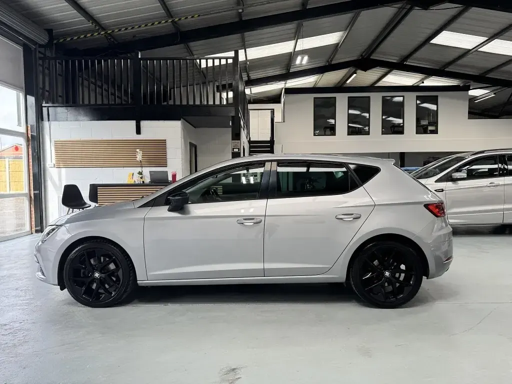 Used Seat Leon FR 180 HP (132 kW) 2018 Silver Hatchback