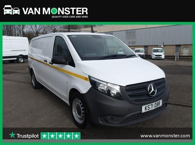 Begagnad Mercedes Vito Progressive 2022 Vit Van
