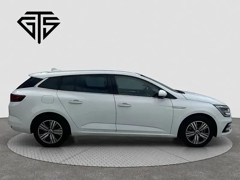 Used Renault Megane E-Tech Iconic 2022 Glacier white Estate