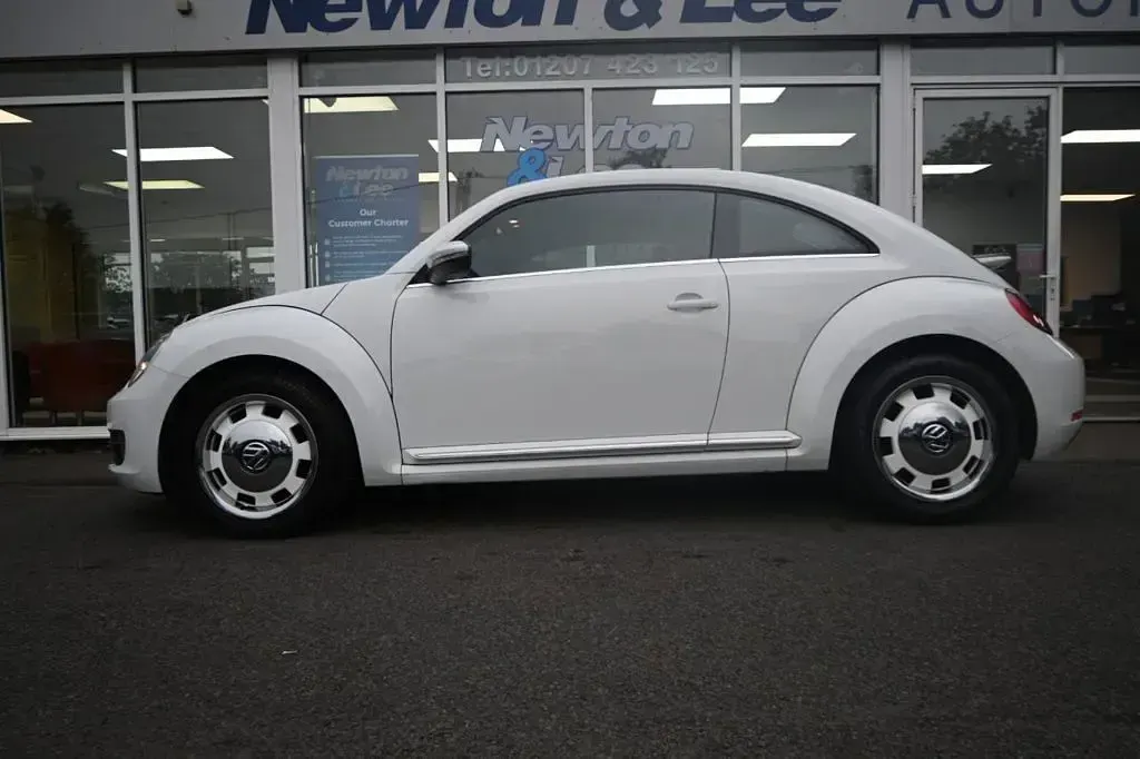 Used VW Beetle Design 150 HP (110 kW) 2015 White Hatchback
