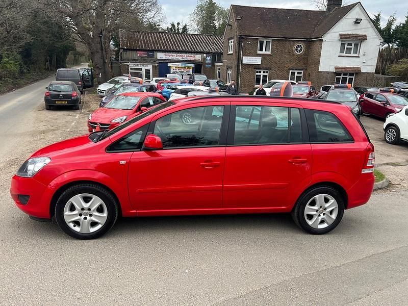 Used Vauxhall Zafira 115 HP (84 kW) 2013 Red MPV