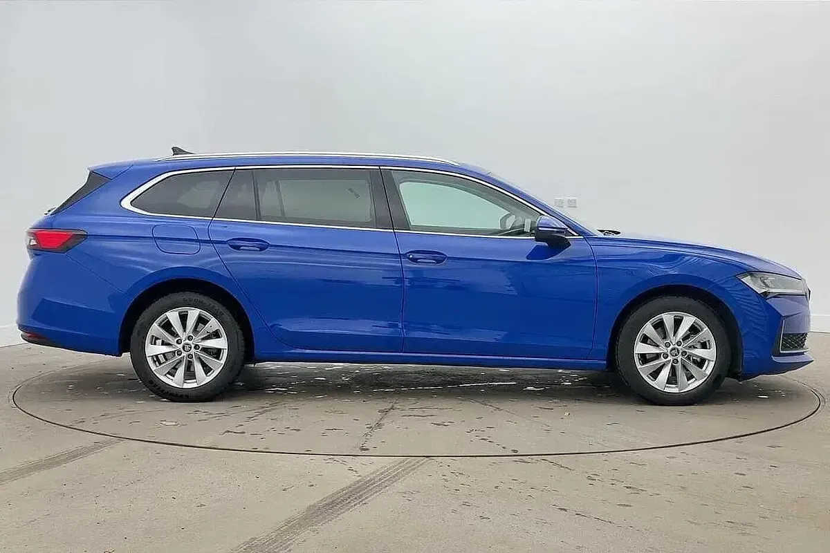 Used Skoda Superb SE Technology 147 HP (108 kW) 2025 Energy blue Estate