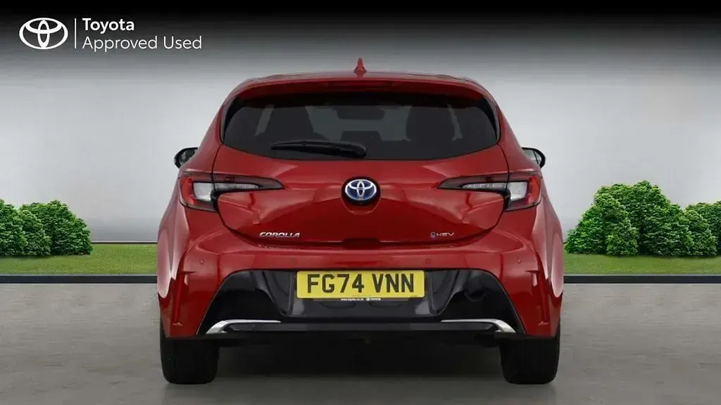 Gebraucht Toyota Corolla Design 138 PS (101 kW) 2024 Rot Kleinwagen