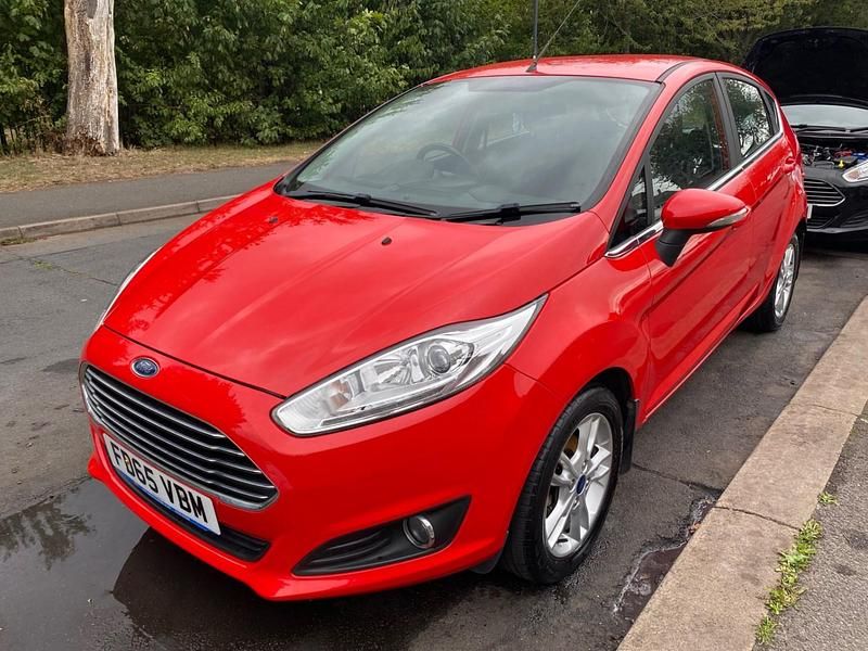 Red Used 2015 Ford Fiesta Zetec Hatchback | £5,595 (Fair price) - Image 1/4