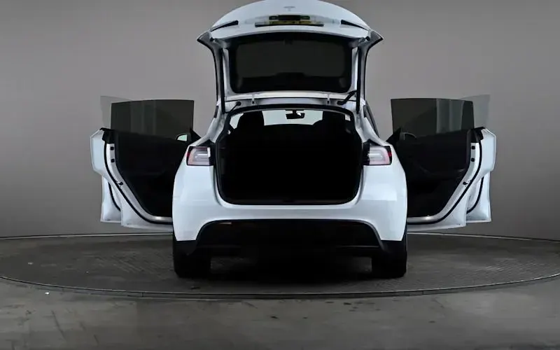 Used Tesla Model Y Standard Range 219 kW (299 HP) 2023 White SUV