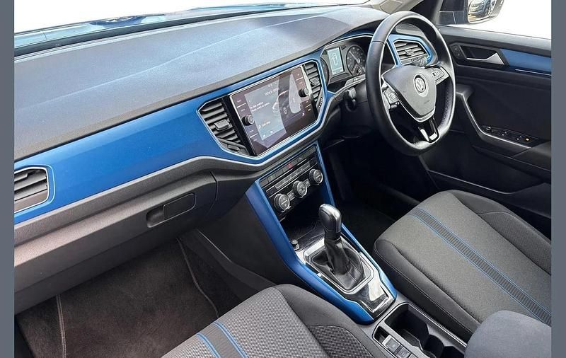 Usado VW T-Roc Design 150 HP (110 kW) 2021 Azul SUV
