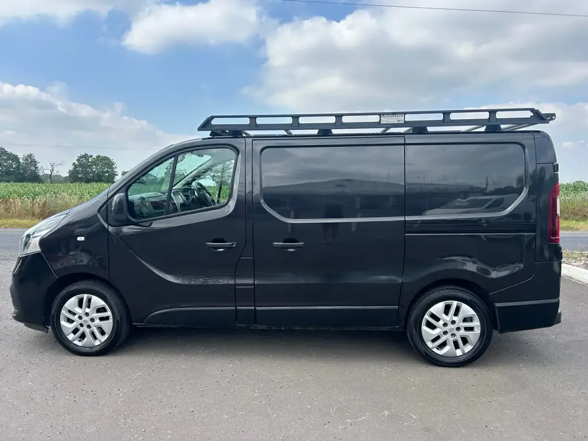 Used Renault Trafic 2018 Black MPV
