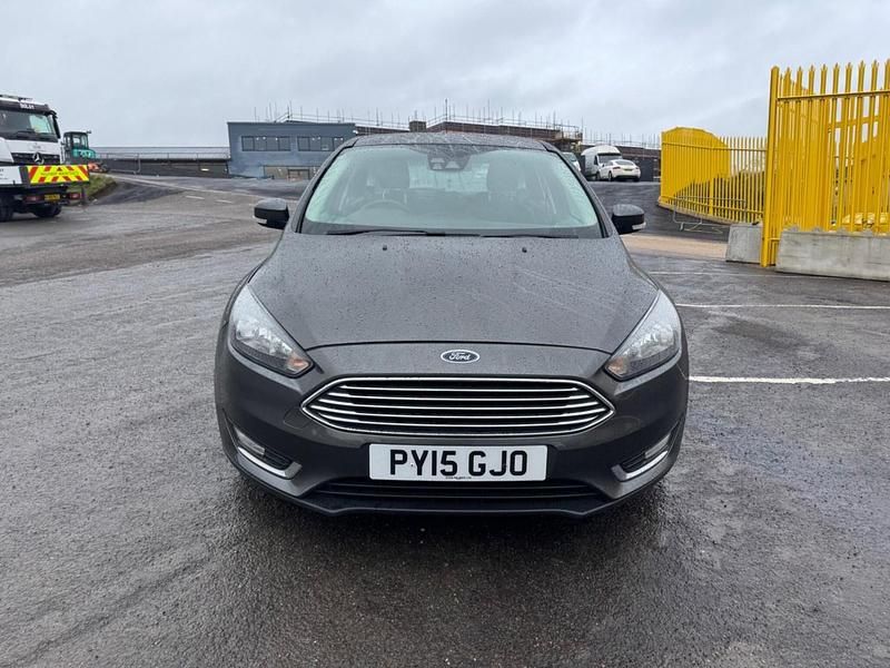Used Ford Focus Titanium 125 HP (91 kW) 2015 Grey Hatchback