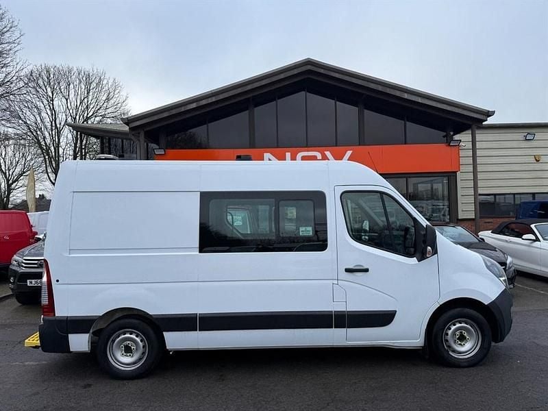 Used Vauxhall Movano 135 HP (99 kW) 2021 White MPV