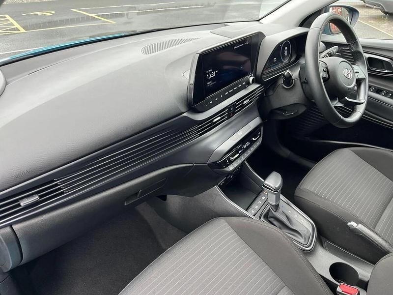 Used Hyundai i20 Premium 100 HP (73 kW) 2023 Blue Hatchback