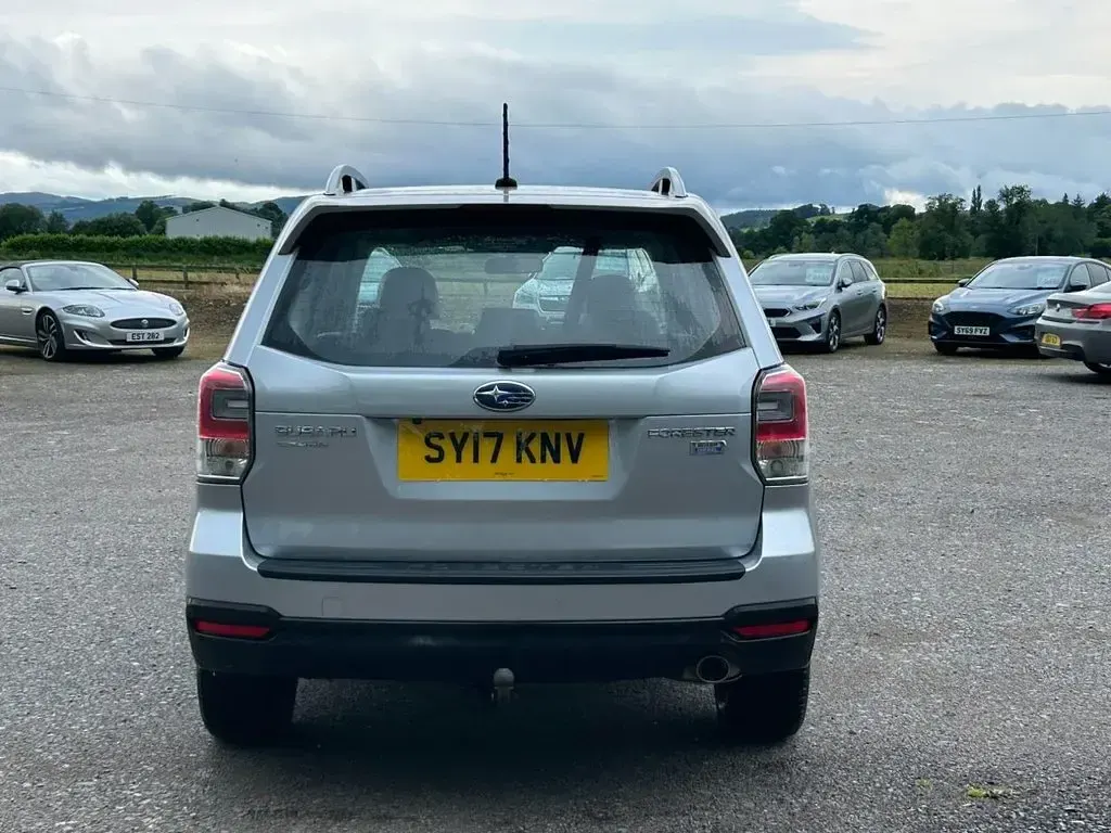 Used Subaru Forester Premium 145 HP (106 kW) 2017 Silver SUV