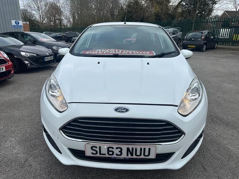 Used Ford Fiesta Zetec 82 HP (60 kW) 2013 White Hatchback