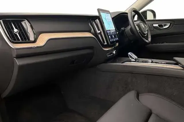 Second-hand Volvo XC60 Plus 247 CP (181 kW) 2026 SUV