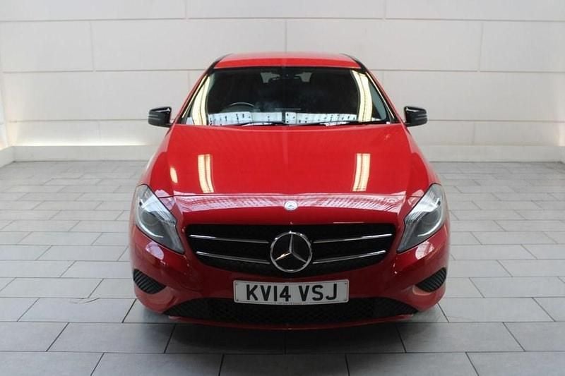 Used Mercedes A180 109 HP (80 kW) 2014 Red Hatchback