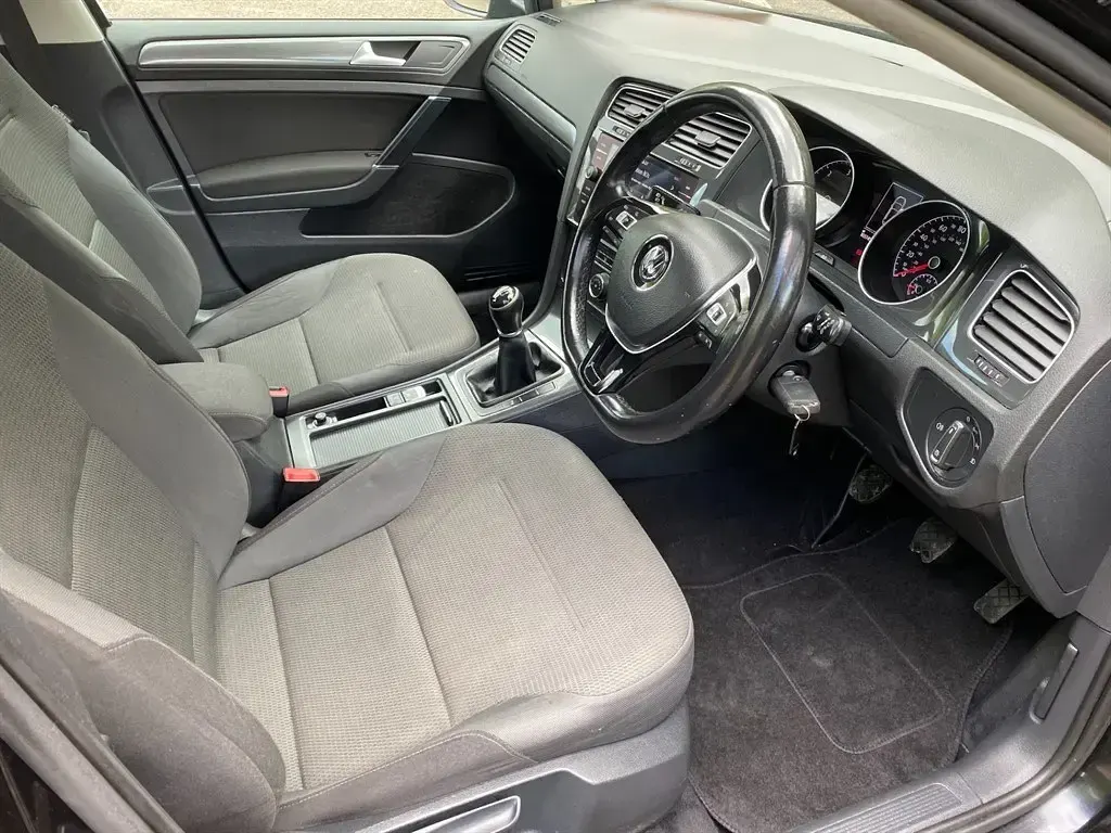 Used VW Golf VII SE 115 HP (84 kW) 2018 Black Hatchback