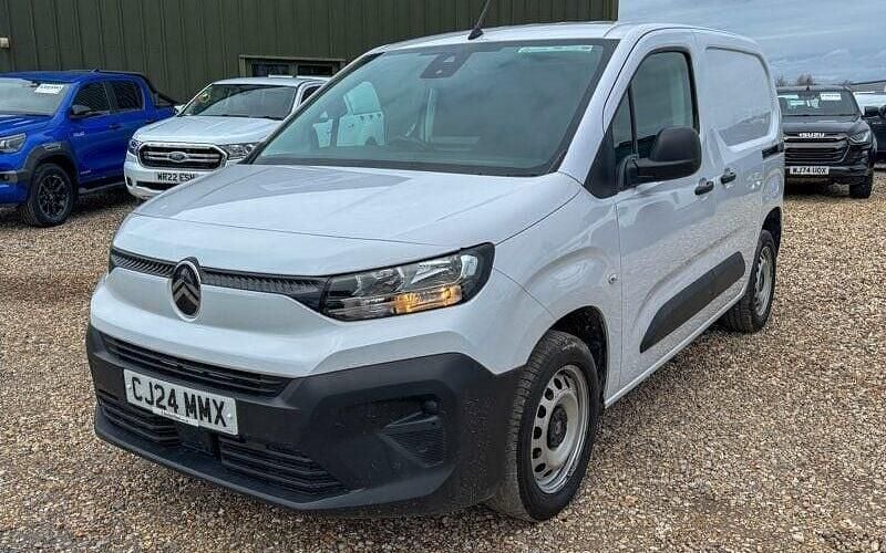Used Citroën Berlingo 102 HP (75 kW) 2024 White MPV