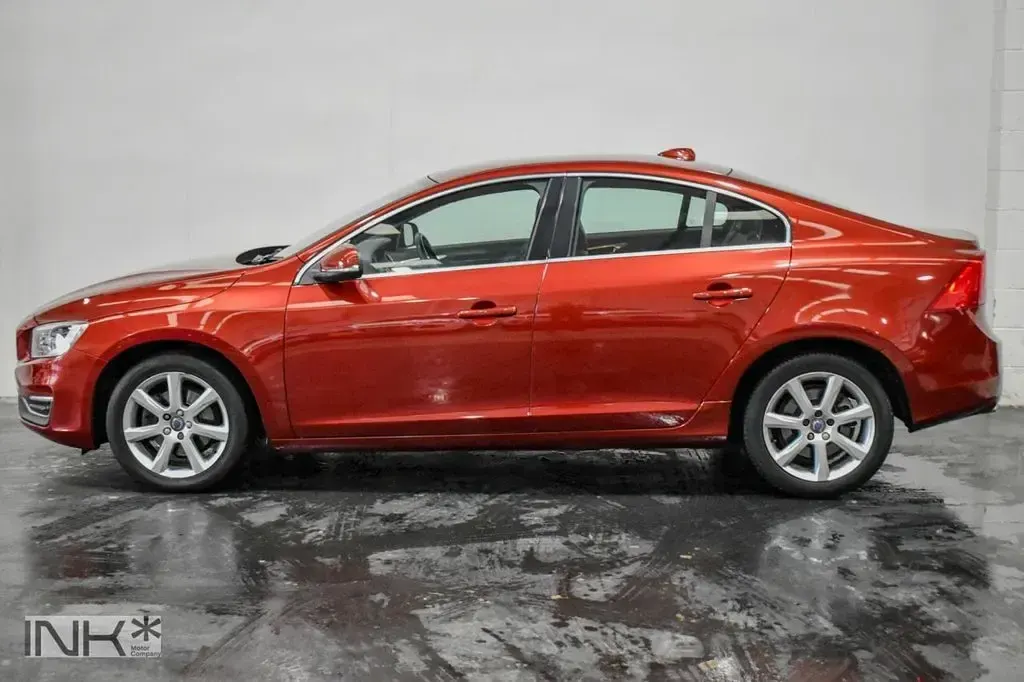 Used Volvo S60 SE Lux 190 HP (139 kW) 2015 Red Sedan
