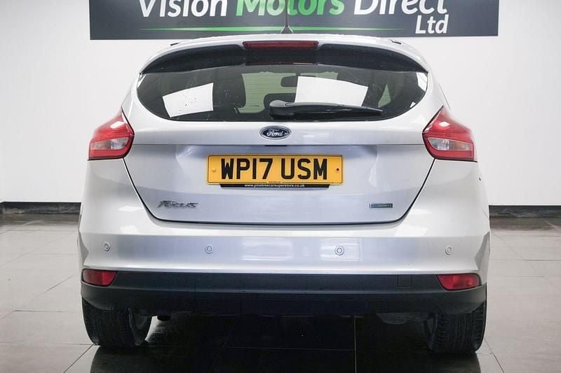 Used Ford Focus Zetec 125 HP (91 kW) 2017 Silver Hatchback
