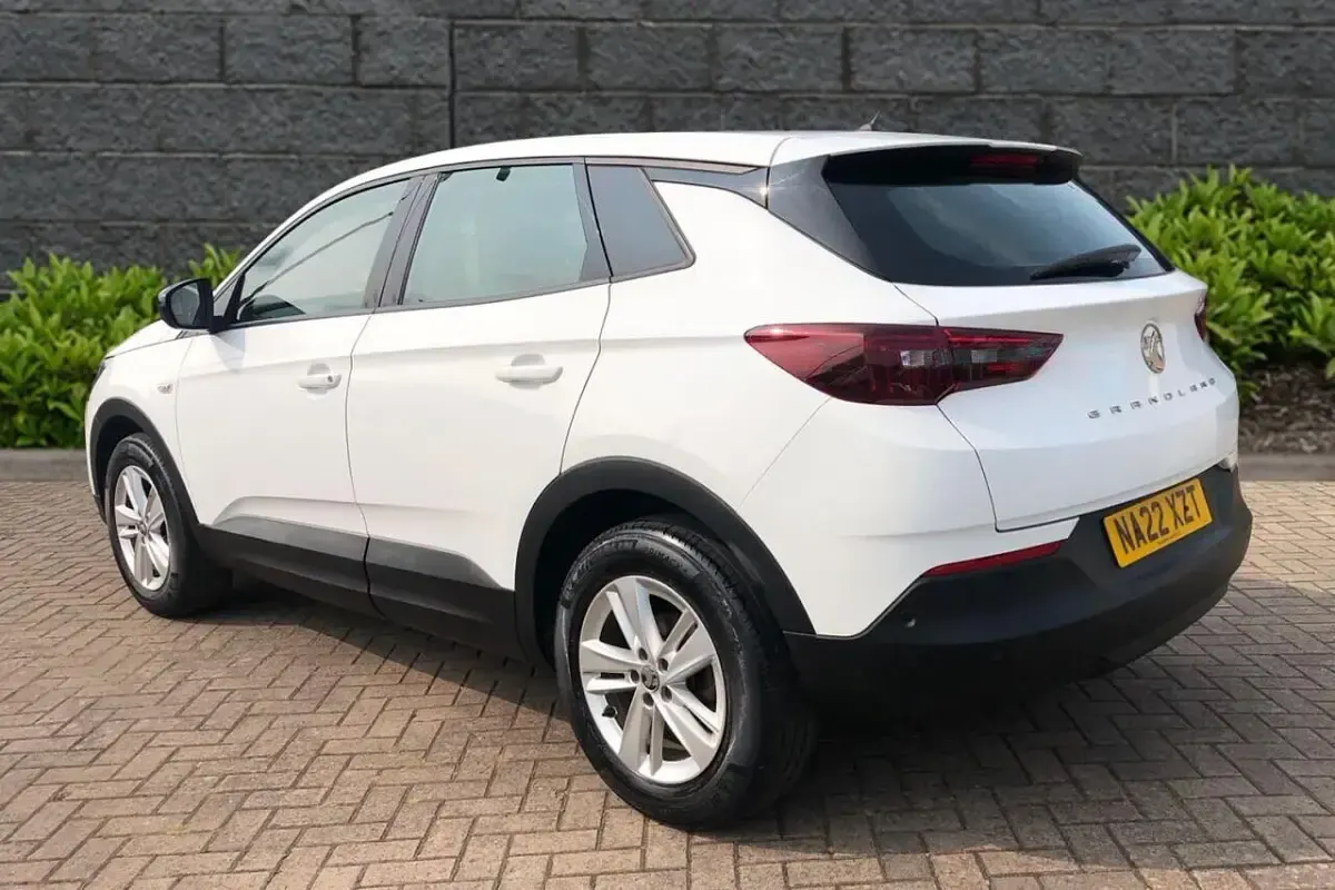 Used Vauxhall Grandland X S 128 HP (94 kW) 2022 White SUV