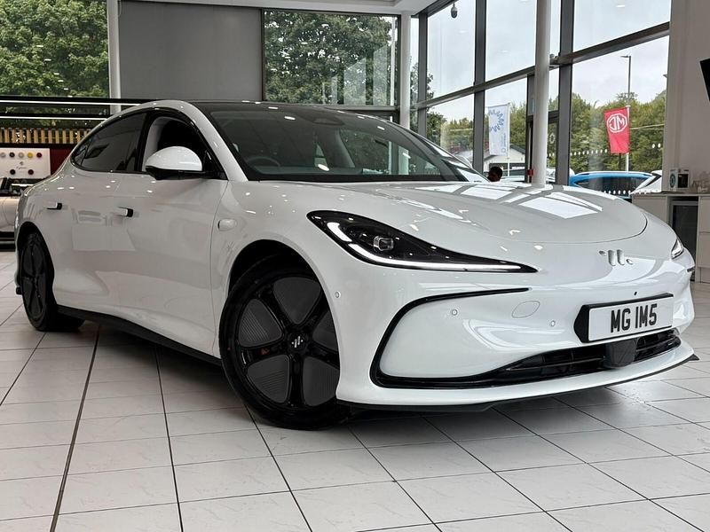 Used MG IM5 300 kW (408 HP) 2025 White Hatchback