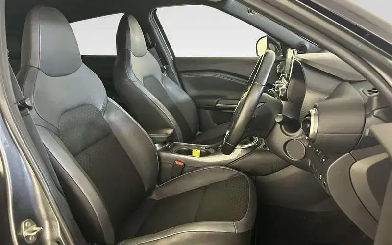 Used Nissan Juke N-Connecta 114 HP (83 kW) 2023 Grey SUV