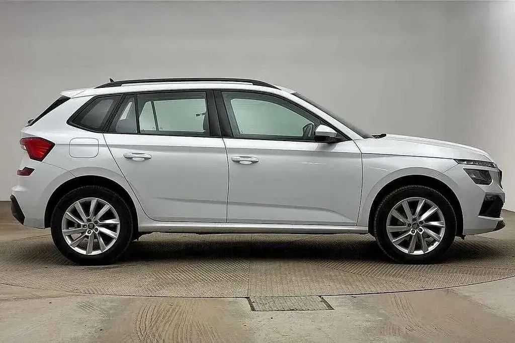 Used Skoda Kamiq SE 94 HP (69 kW) 2025 Moon white metallic SUV