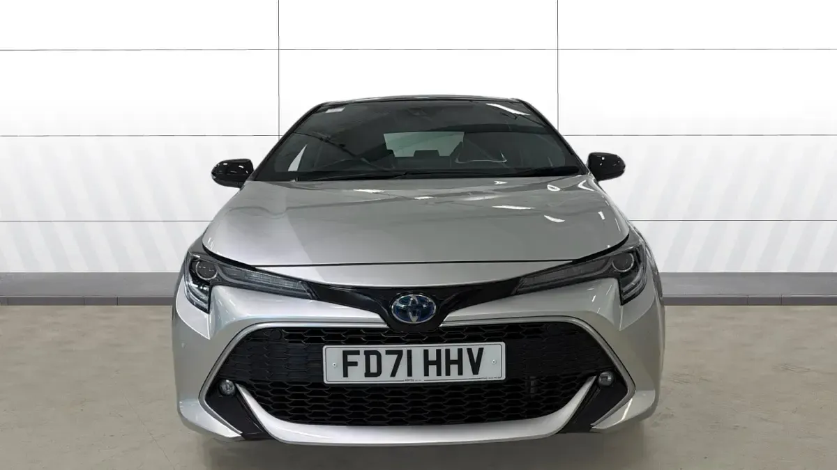 Used Toyota Corolla 122 HP (89 kW) 2022 Silver Hatchback