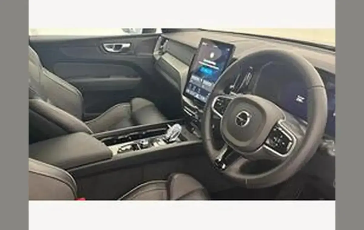 Used Volvo XC60 Plus 344 HP (253 kW) 2025 Black SUV