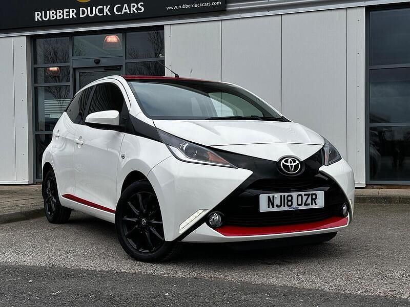Used Toyota Aygo x-press 2018 White Hatchback