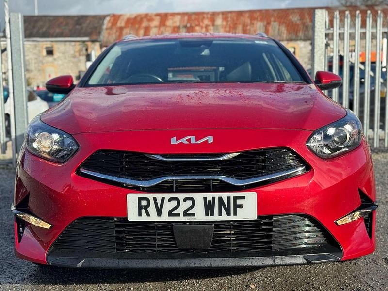 Używany Kia Ceed 2022 Czerwony Hatchback