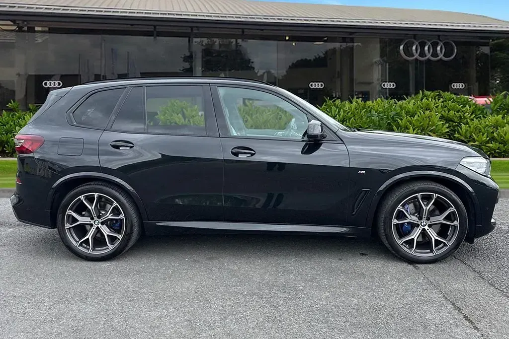 Begagnad BMW X5 M Sport 2023 Svart SUV