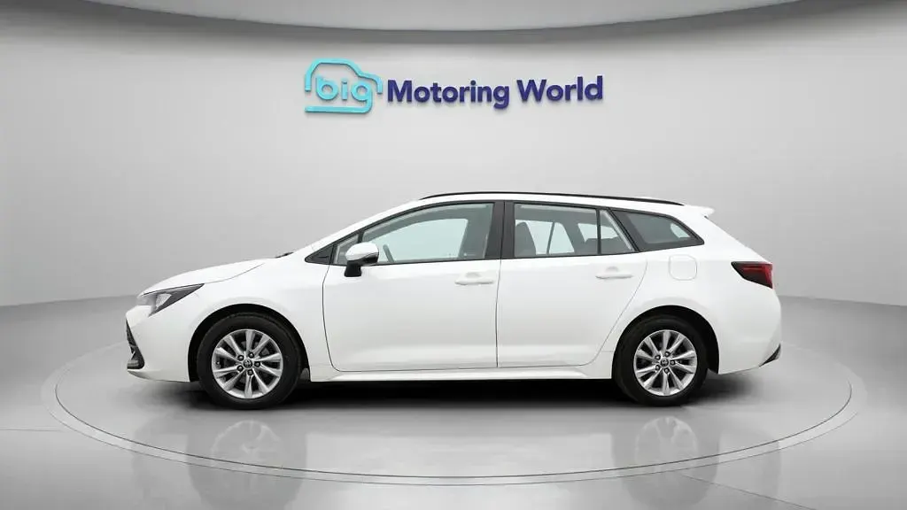 Used Toyota Corolla 140 HP (102 kW) 2024 White Estate