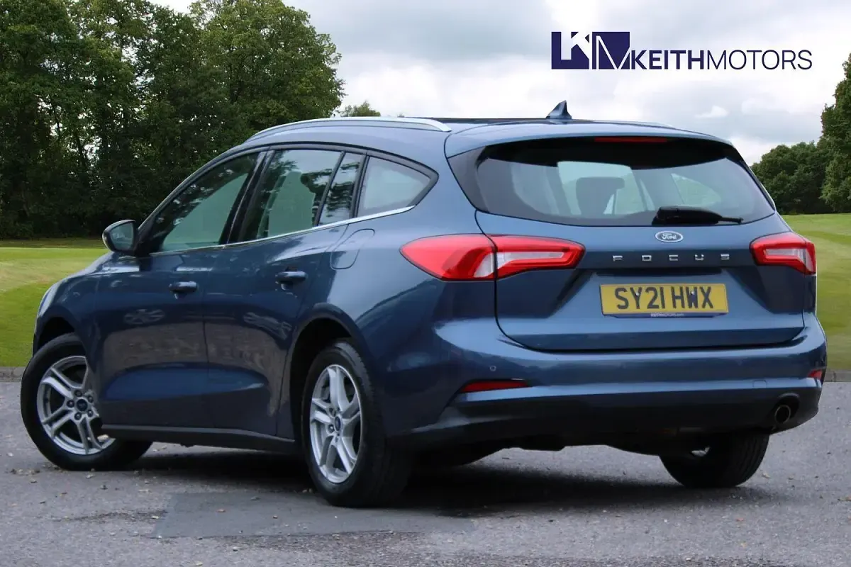 Used Ford Focus Zetec 120 HP (88 kW) 2021 Blue Estate