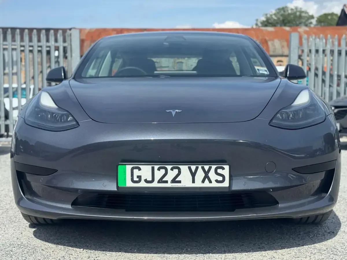 Usado Tesla Model 3 Standard Range 366 kW (498 CV) 2022 Gris Berlina
